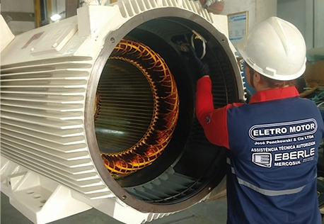 Técnico trabalhando